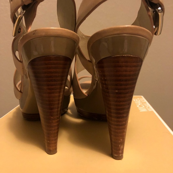 MICHAEL Michael Kors ‘Carla’ Sandal - Picture 4 of 7